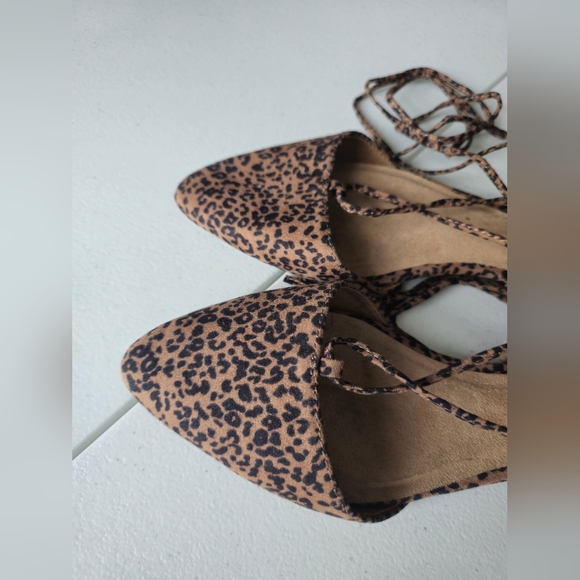 Old Navy Lace up Leopard Cheetah faux suede pointy flats sexy size 6 - Picture 3 of 9